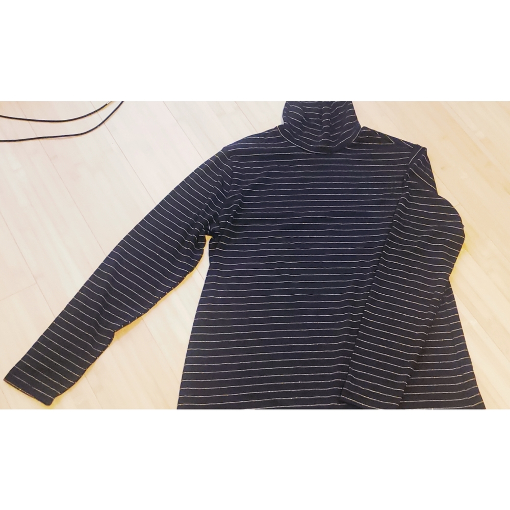 Black gold turtleneck 2xl